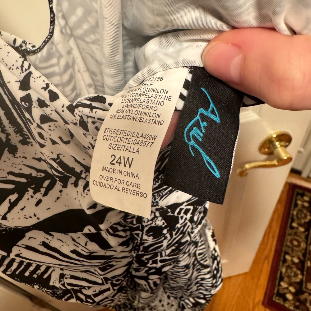 NWT Azul One‎ Piece Printed Minimizer Figure Swimsuit - Picture 3 of 5